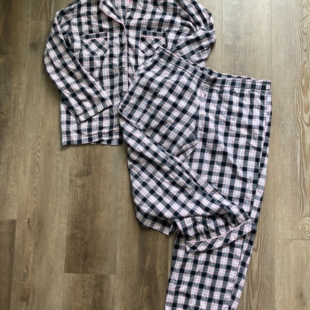 Victoria's Secret Plaid Pajama Set in Black and Pink